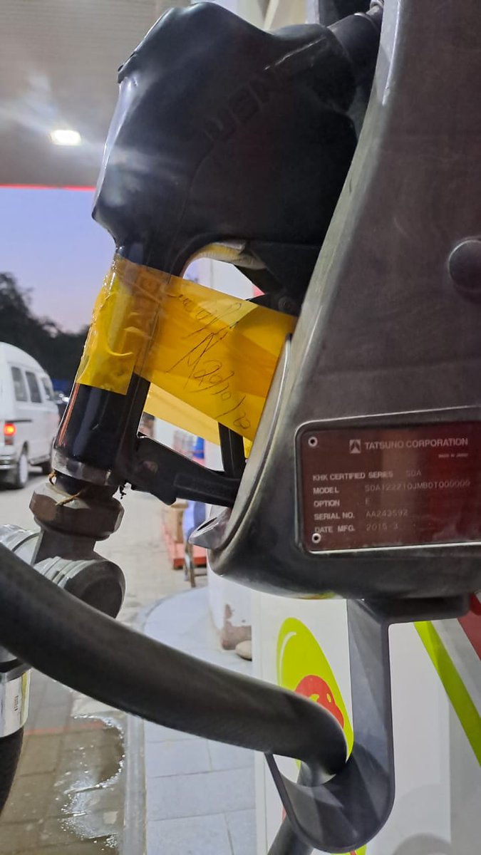 LDICTOfficial's tweet photo. Keeping a vigilant check on  measures in best public interest,  teams of Labour Department continued its regular inspections  of petrol stations across Islamabad. 07 nozzles sealed for faulty measure. 
@ccislamabad @dcislamabad https://t.co/sZZ68O94c4
