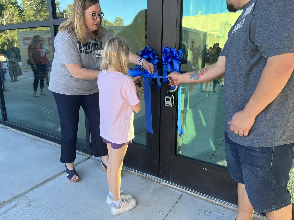 The light is shining brightly through the windows of the newly opened multi purpose room <a href="/HumbleISD_DWE/">Deerwood Elementary</a>
Building healthy bodies &amp; minds <a href="/HumbleISD/">Humble ISD</a> #ShineALight #SenItOn