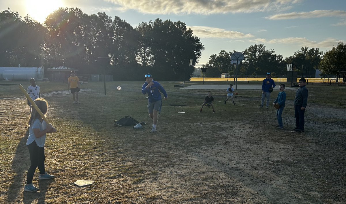 ASUGoldenRamsBS's tweet photo. The Golden Rams Baseball team spending time out at Twin Oaks Elementary teaching kids during their excursion day 👏🏻

#RAMSUP🔵🟡 https://t.co/7QqrsN8yXY