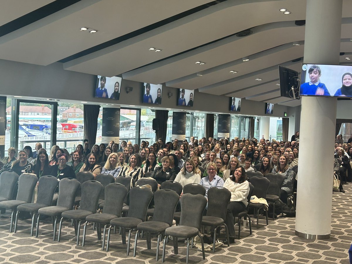 jillyalb's tweet photo. The power of us - our Team @VantageAcademi1 #communityofgrowth Our people ❤️ https://t.co/atL2lPB8HK