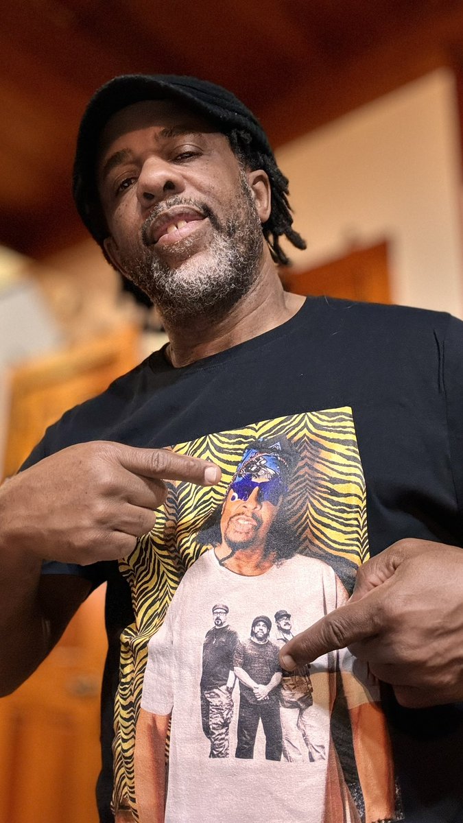 Victor Wooten (@victorwooten) on Twitter photo I’m wearing a shirt with a picture of <a href="/Bootsy_Collins/">Bootsy Collins</a> wearing a shirt with a picture of me on it. 🤩
#youcantsaythat I’m wearing a shirt with a picture of <a href="/Bootsy_Collins/">Bootsy Collins</a> wearing a shirt with a picture of me on it. 🤩
#youcantsaythat