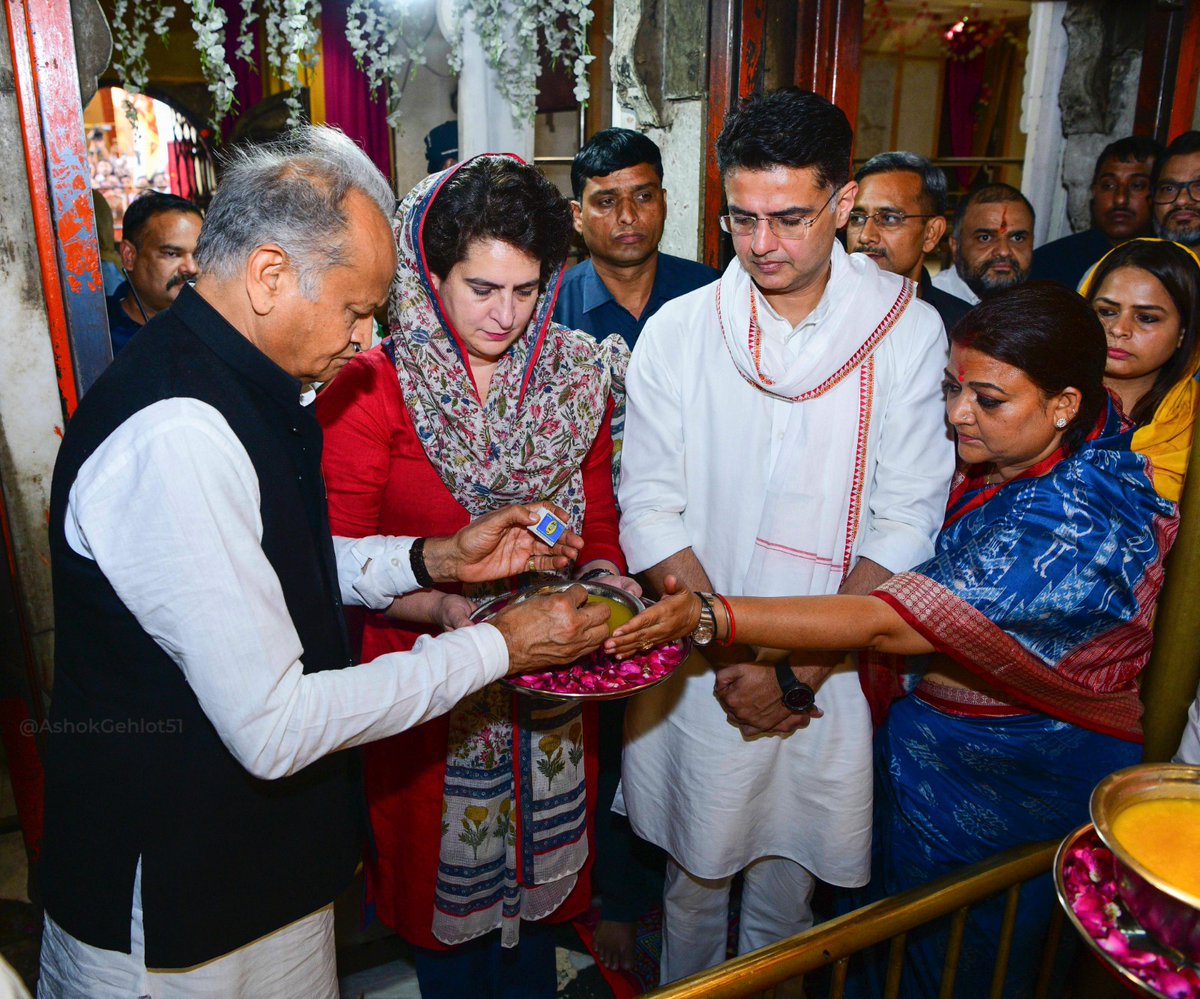ashokgehlot51's tweet photo. जय जय श्री हनुमान
अव्वल बने राजस्थान

आज कांग्रेस महासचिव श्रीमती प्रियंका गांधी जी के साथ बल व विवेक के अधिष्ठाता परम आराध्य मेहंदीपुर बालाजी के दर्शन का पुण्यलाभ प्राप्त हुआ।

इस शुभ अवसर पर प्रदेशवासियों हेतु मंगलकामना की।

@priyankagandhi https://t.co/QiYnolzWqA
