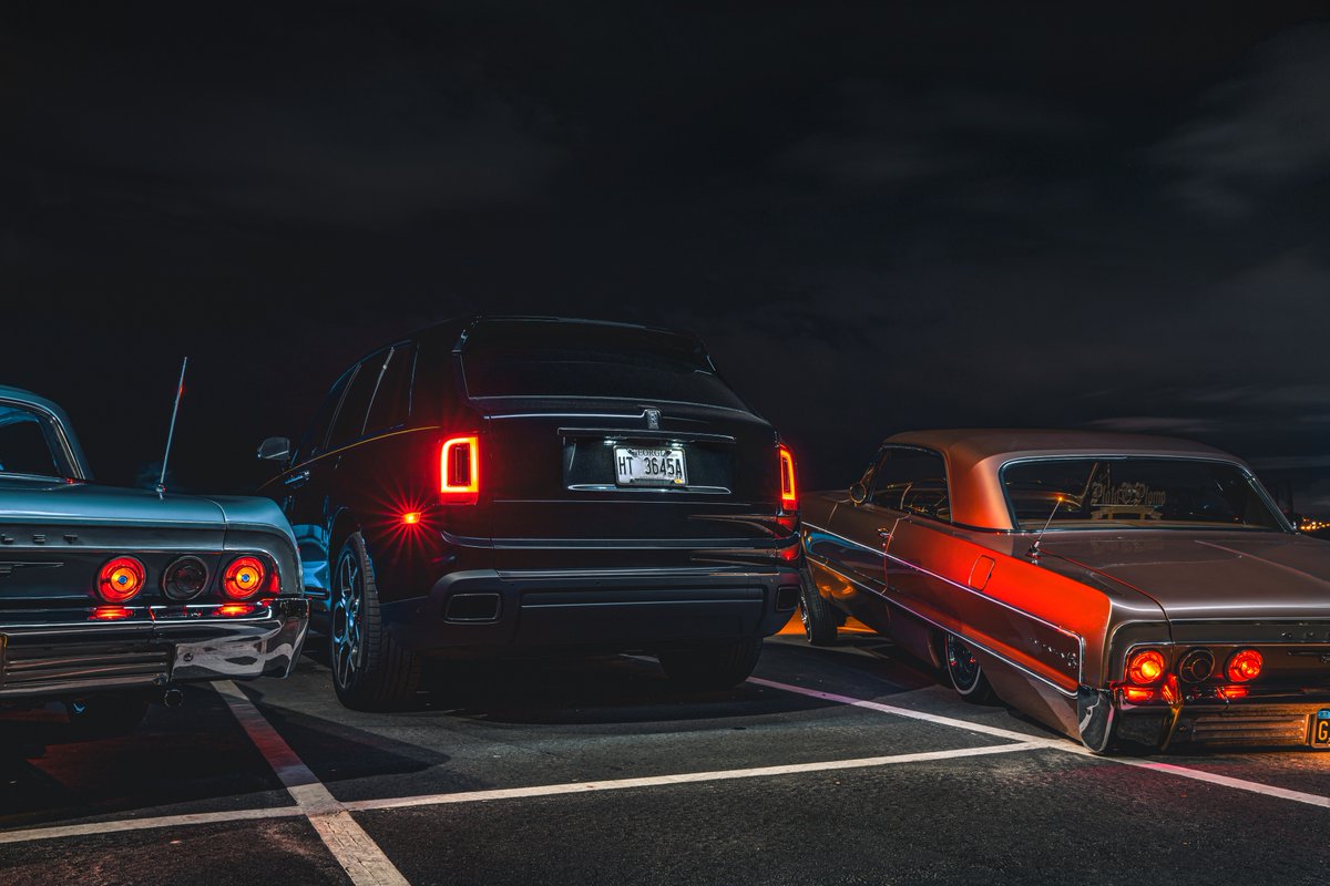 rollsroycecars's tweet photo. 2019 saw the launch of Rolls-Royce’s boldest and darkest expression of Black Badge to date: Black Badge Cullinan. 

Now it was time for Black Badge Cullinan to conquer new urban frontiers: 'The King of the Night'.

#BlackBadgeCullinan #20Carsfor20Years https://t.co/OOYbCg1bV4