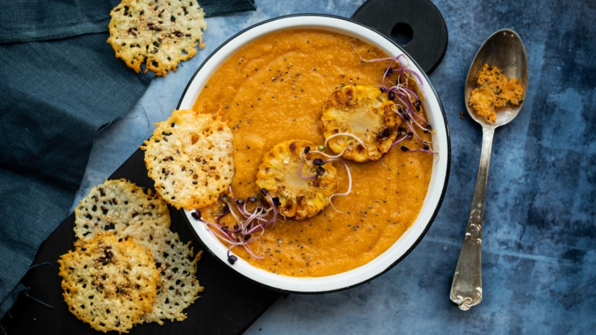 ParmesanUK's tweet photo. Level-up this week's lunches with this delicious corn and carrot veloute with #ParmigianoReggiano crisps - full of goodness and colour!
#GourmetEats #TheOnlyParmesan #Cooking #Delicious #EatingHealthy #Food #FoodLove #ItalianFood #RecipeIdea #Eeeeeeats #GoodEats #Yum https://t.co/HECFTSNmZA