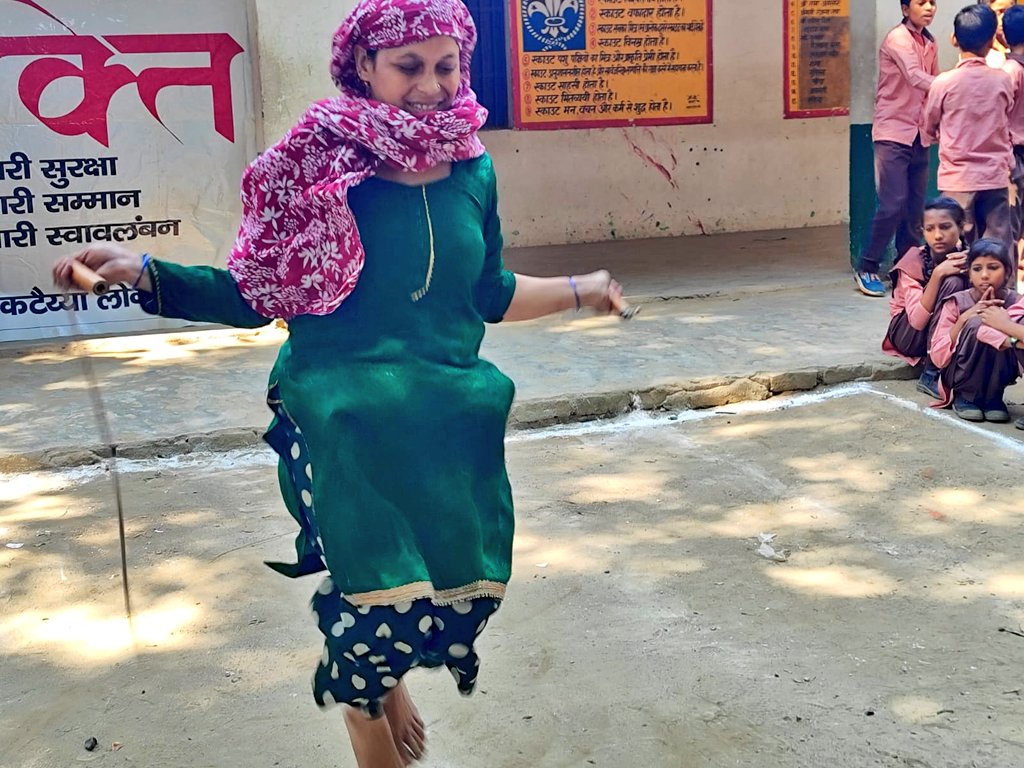 ChiefGhaziabad's tweet photo. मिशन शक्ति फेज 4.0 के अंतर्गत कम्पोजिट विद्यालय गढ़ी कटैया में महिला अभिभावको के खेल कूद प्रतियोगिता,सामान्य ज्ञान प्रतियोगिता एवं स्वास्थ्य संबंधी हाइजीन के विषय में वर्कशॉप का आयोजन किया गया ।
@CMOfficeUP @CommissionerMe3 @dm_ghaziabad @ChiefSecyUP @PMOIndia https://t.co/ZDc9vEc9Rh