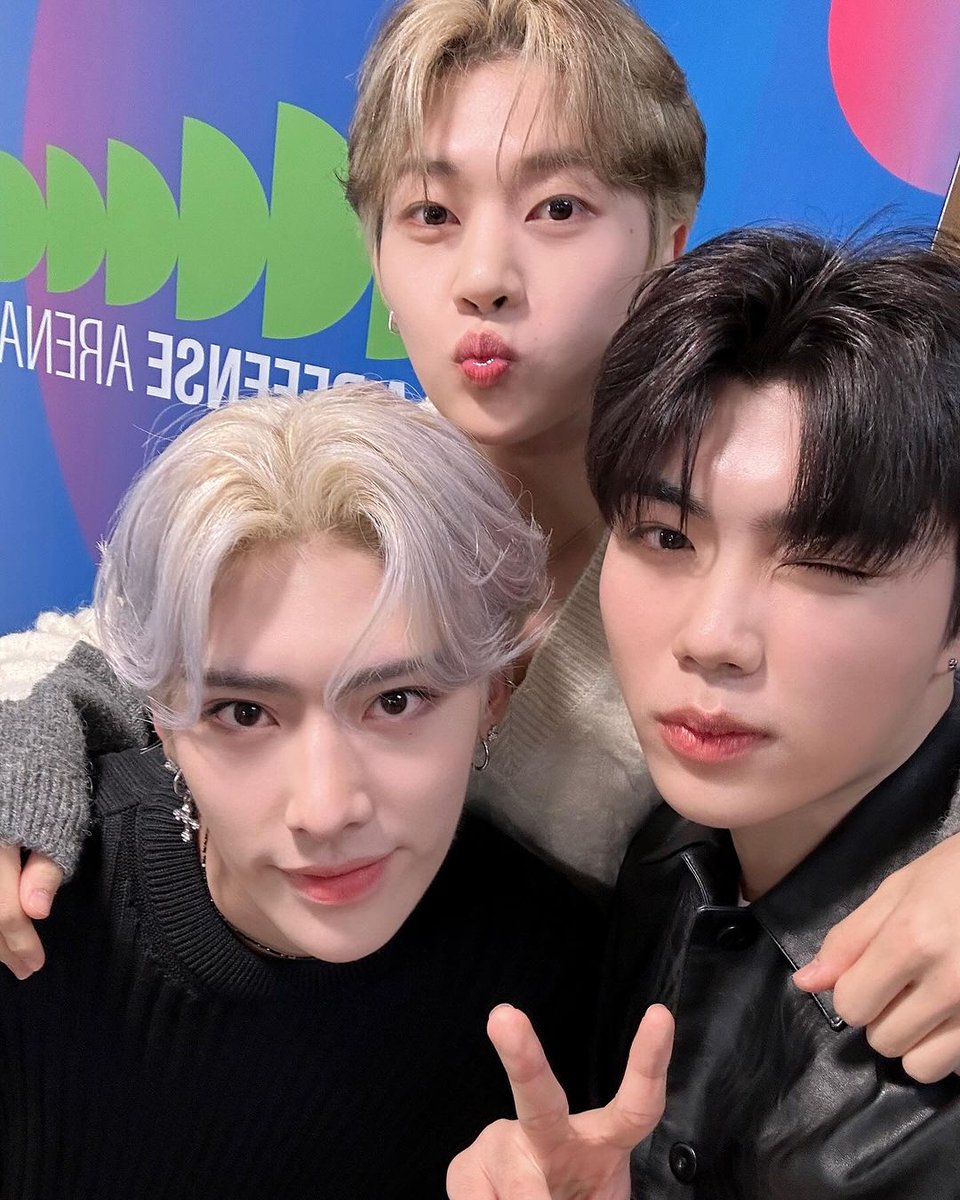 hayfoung's tweet photo. Going to the top, to our dream stage✨️ https://t.co/LjqmTmcpLa