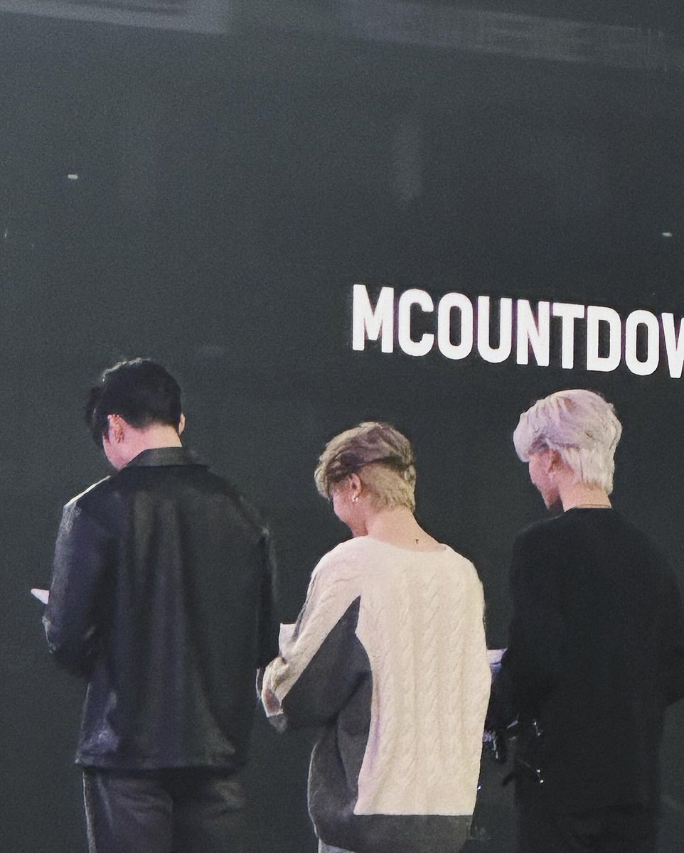 hayfoung's tweet photo. Going to the top, to our dream stage✨️ https://t.co/LjqmTmcpLa