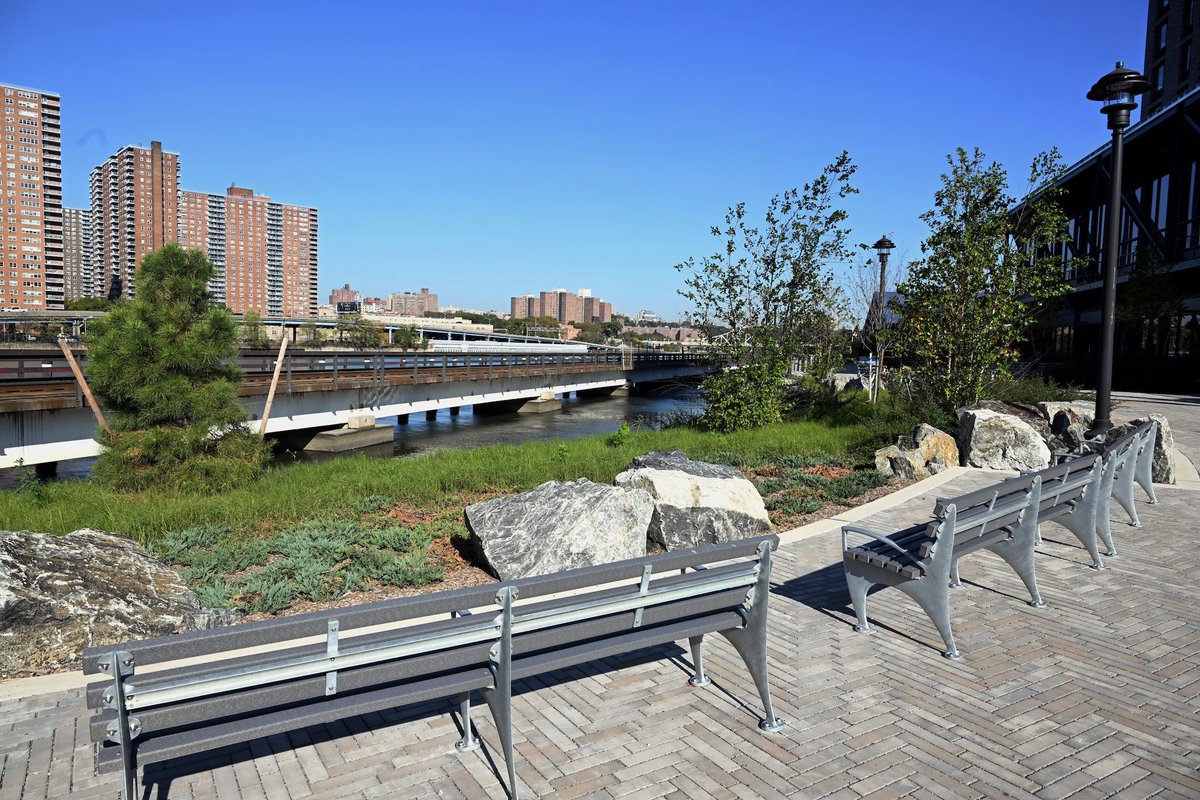 smdono5's tweet photo. Exciting celebration of affordable housing, beautiful new waterfront park space and the new Hip Hop Museum in the borough where it was born #bronxpoint @NYCParks @NYCEDC @bronxbp @DianaAyalaNYC @KennyBurgosNY @DanGarodnick @AdolfoCarrion https://t.co/sTvjlTMRN4