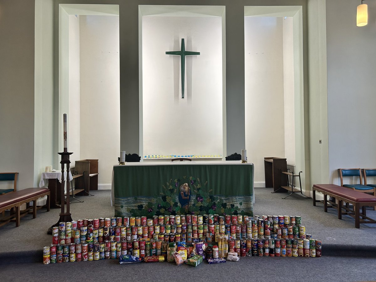 A huge thank you to all of our children for their Harvest Festival donations. These have all been donated to St Christopher’s who support our local community. 🍂🍁

#harvestfestival #supportingourcommunity