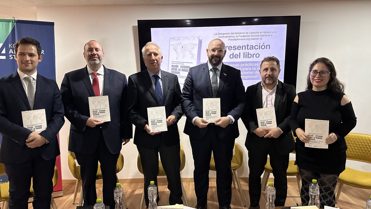 PHARE - Territorios Globales (@phare_global) on Twitter photo Esta semana, nuestra asociada <a href="/MonserratIgles2/">Monserrat Iglesias</a> presentó un libro junto con <a href="/nicomancini/">Nico Mancini 🇦🇷</a> y <a href="/jorgeschiavon/">Jorge Schiavon</a>, que brinda recomendaciones para medir la acción exterior y presenta 5 estudios de caso a nivel regional📚 ¡Enhorabuena Monse!
<a href="/KasMexico/">E-Kas mexico</a> @Catalonia_MX <a href="/Paradiplomacia/">Paradiplomacia.org</a> Esta semana, nuestra asociada <a href="/MonserratIgles2/">Monserrat Iglesias</a> presentó un libro junto con <a href="/nicomancini/">Nico Mancini 🇦🇷</a> y <a href="/jorgeschiavon/">Jorge Schiavon</a>, que brinda recomendaciones para medir la acción exterior y presenta 5 estudios de caso a nivel regional📚 ¡Enhorabuena Monse!
<a href="/KasMexico/">E-Kas mexico</a> @Catalonia_MX <a href="/Paradiplomacia/">Paradiplomacia.org</a>