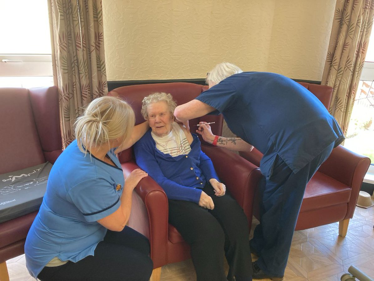 LSCICB's tweet photo. 📣 ICB first in UK to enable nursing homes staff to deliver COVID-19 vaccines to their own residents. 💉 

READ MORE 👇 

https://t.co/TeVlK4UElr https://t.co/nI1vqnanHO