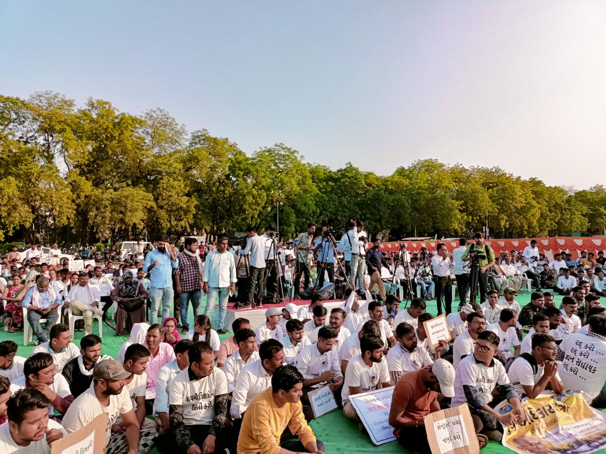 isudan_gadhvi's tweet photo. જ્ઞાન સહાયક યોજના રદ્દ કરી, કાયમી ભરતી શરુ કરવાની માંગ સાથે દાંડી થી શરૂ થયેલી યુવા અધિકાર યાત્રા ગાંધીનગર સત્યાગ્રહ છાવણી ખાતે પહોંચી..

#યુવા_અધિકાર_યાત્રા https://t.co/A4ha9jaC9R