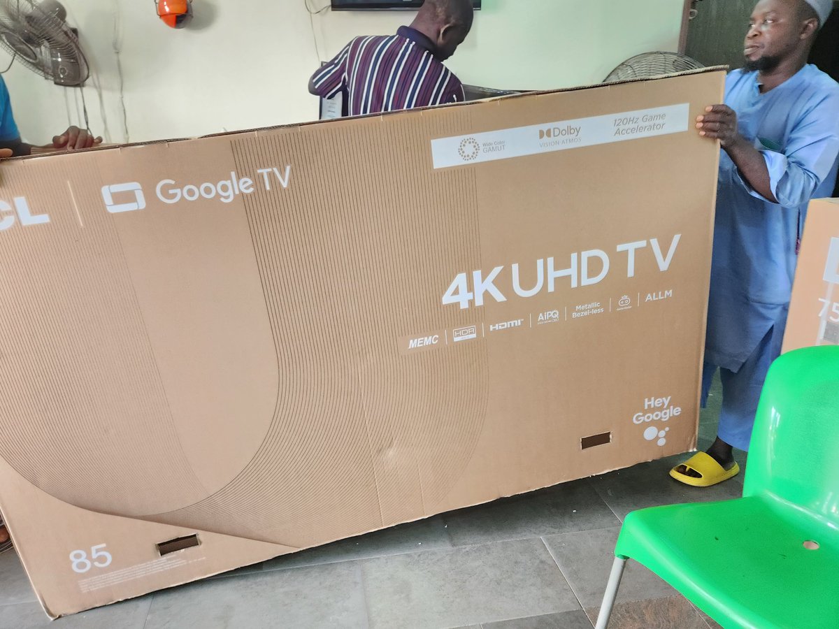 Martins_Foundat's tweet image. It&apos;s even taller than me. 
A new level of viewing at home.
#Decemberloading