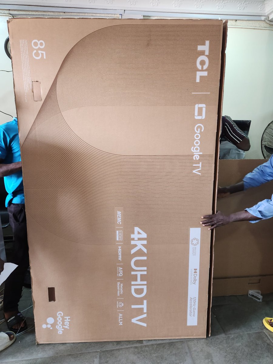 Martins_Foundat's tweet image. It&apos;s even taller than me. 
A new level of viewing at home.
#Decemberloading