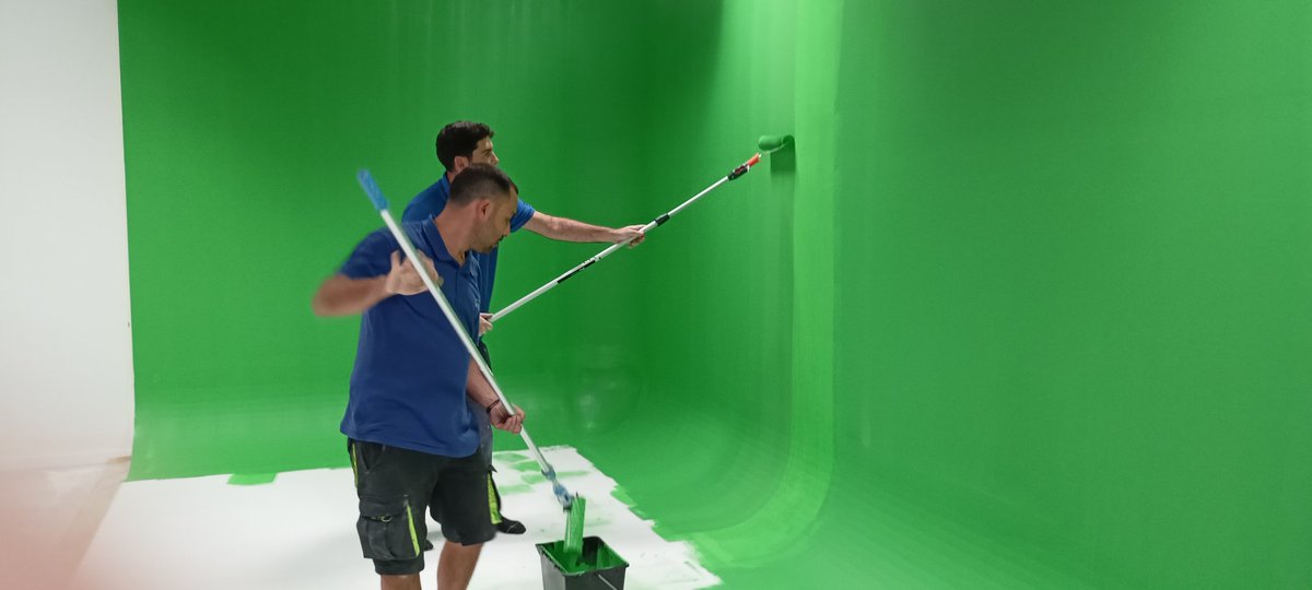GenuixAudio's tweet photo. Dejando listo el set de Chroma del nuevo plató de Video de la Universidad de Zaragoza. https://t.co/9YJlVfi0EC
