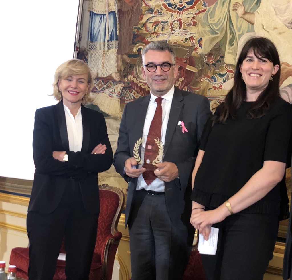 Avril's tweet photo. Hier, Jean Philippe Puig a reçu le Grand Prix de la Raison d'être 2023, au Grand Forum de la raison d'être proposé par #TheWhyProject. 

Ce prix récompense l'engagement des équipes d'Avril pour #ServirLaTerre. https://t.co/fSbUk1NYB0