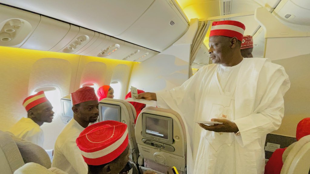 hon_najib's tweet photo. This morning, Sen. Kwankwaso and Gov. Abba K. Yusuf while sharing pocket money (dollars ) to Kano Sponsored students who are departing to India for Msc. https://t.co/IRtWpgzkQc