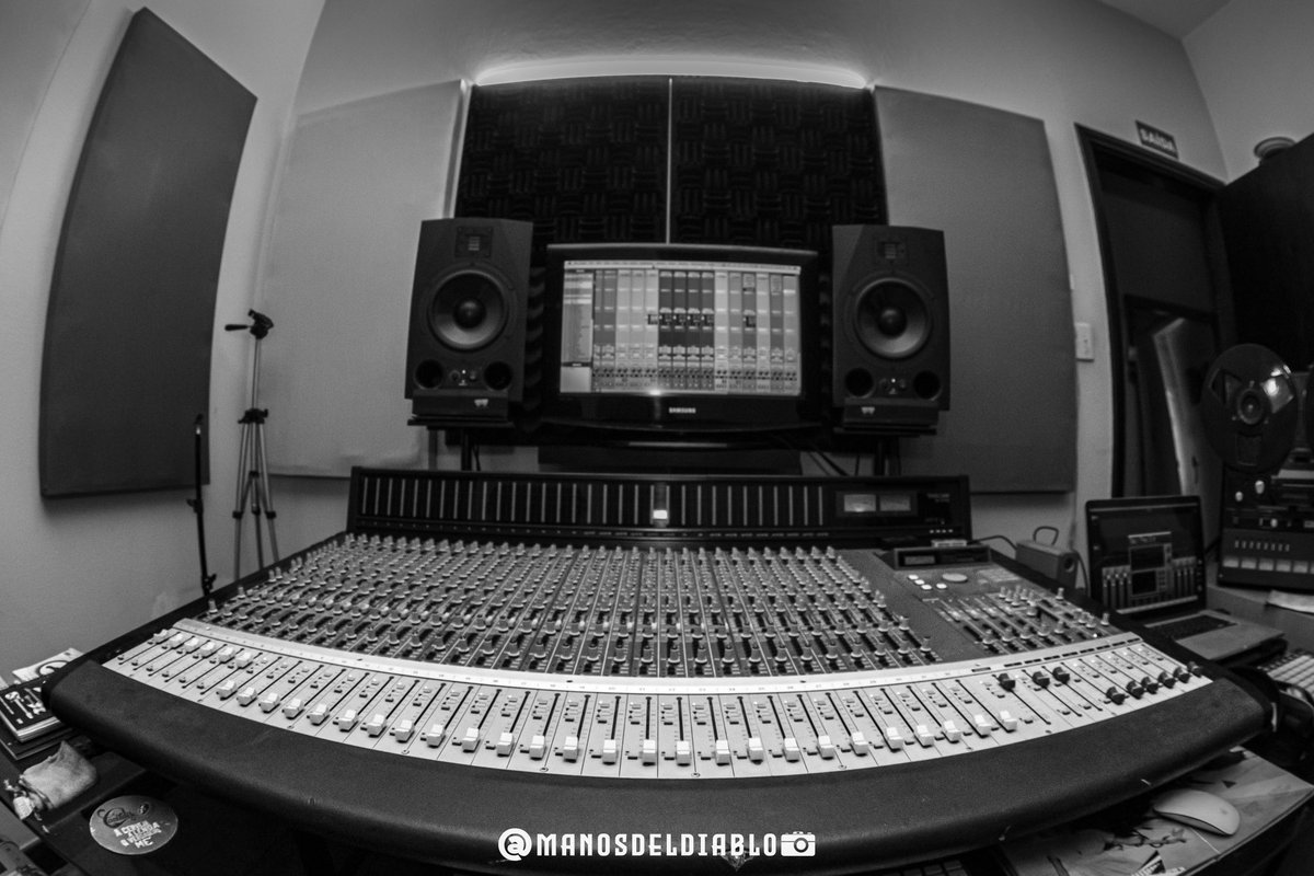 MasterSanGroove's tweet photo. MOBILE AUDIO PRO - Sessão de Mixagem. @djnato_pk  with @PatriciaMarx_ https://t.co/I1lF85tUZD