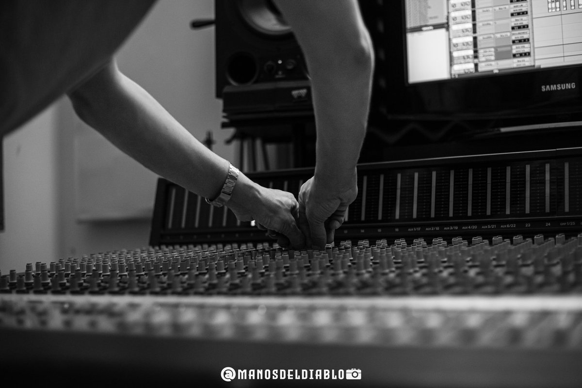 MasterSanGroove's tweet photo. MOBILE AUDIO PRO - Sessão de Mixagem. @djnato_pk  with @PatriciaMarx_ https://t.co/I1lF85tUZD