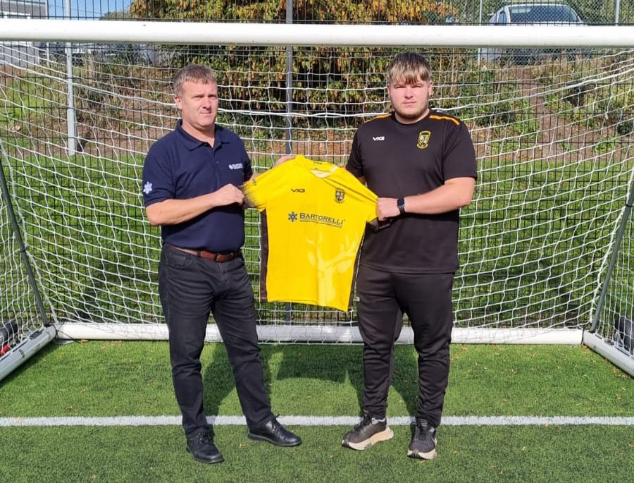 OfficalBAFC's tweet photo. 🤝 | Club Sponsorship 

Buckland Athletic FC Under 11's would like to thank @BartorelliLtd for their kind sponsorship of their @VX3apparel bespoke kit for the season.

The club as a whole really appreciate the support of Bartorelli for their support of our club.

#UpTheBucks 🟡⚫️ https://t.co/ViXTrar1ra