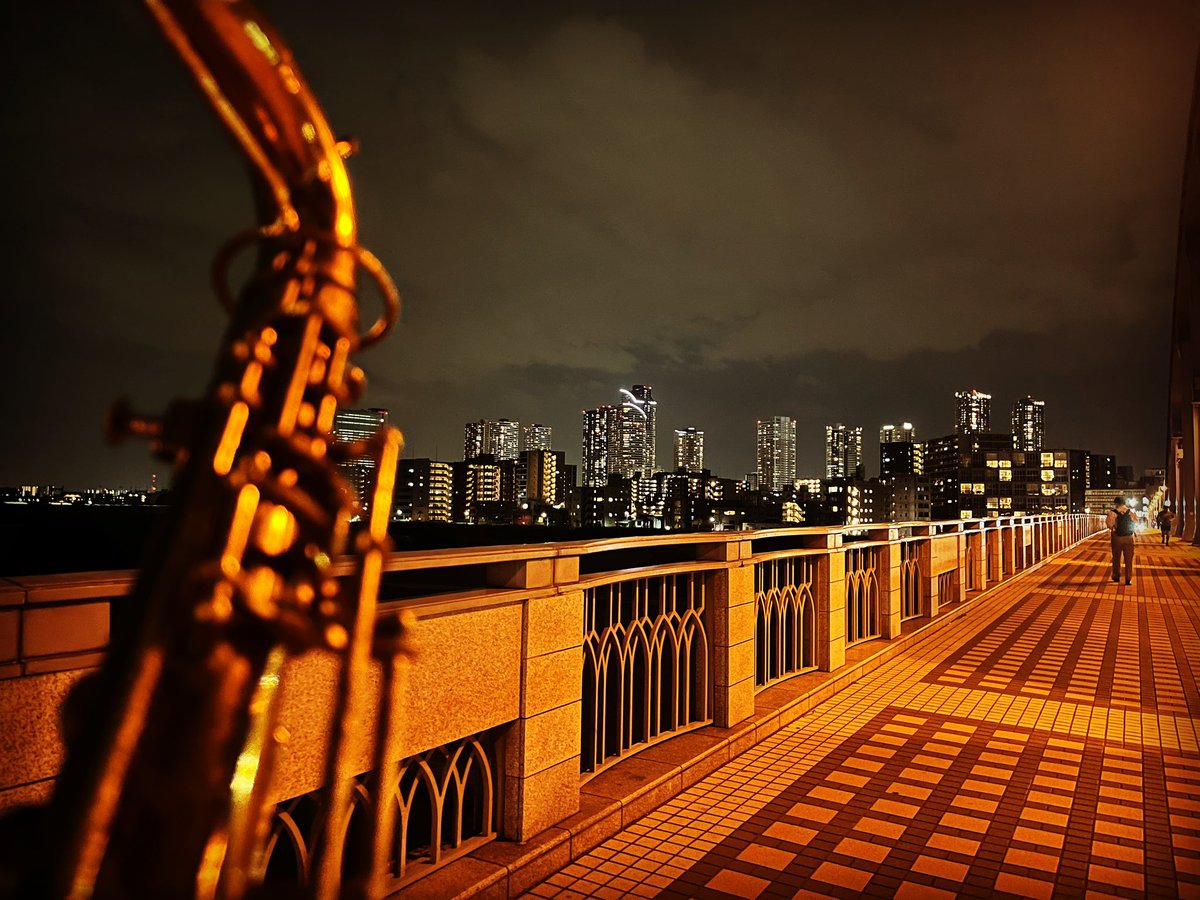koudayoungc's tweet photo. 今夜はぬるい。
Blow by Blow
#bloodestsaxophone
#ブラサキ
#sax
#saxstar
#blow
#saxophone
#丸子橋 https://t.co/F6mhRZpYOC
