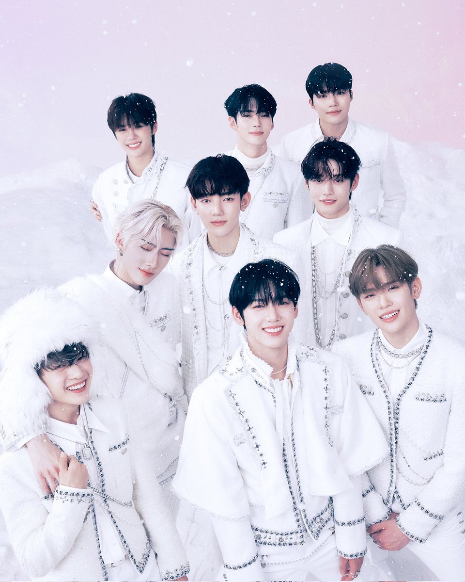 hayfoung's tweet photo. The fairytale has opened its page and inside them, you can see how gleaming we are with the overflowing pureness to your sight. Placed in the finest position, showing you our fineness within the elation radiated through our presence. https://t.co/BrT2bLkSxg