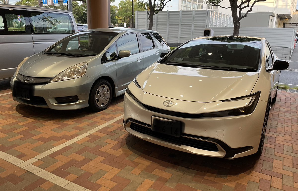 flute0402's tweet image. 皆さま、お疲れ様です✨
日経はマイナスで引けました💦
が、今日は待ちに待ったプリウスの納車です😆
13年間22万キロ走ったフィットシャトルとは今日でお別れ🥲
新しい相棒と楽しいカーライフを過ごしたいです🥰

#プリウスPHV