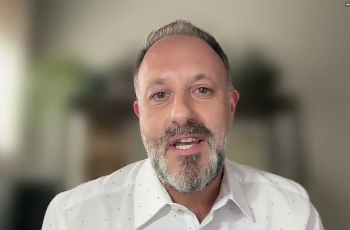 Congratulations to Eduardo Oliver <a href="/eduolpe/">Eduardo Oliver</a> for receiving the <a href="/EuroScience/">EuroScience</a> Science Policy Award on behalf of #CienciaenelParlamento that connects Spanish parliamentarians with scientific advice.