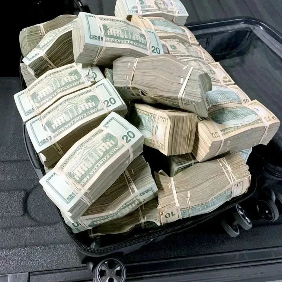 ErvinColl's tweet photo. Drop your $ETH wallets and I'll send $2500

Just RT Like &amp; Follow me @Ervinnft ♥️ https://t.co/sME1Ab5Awg
