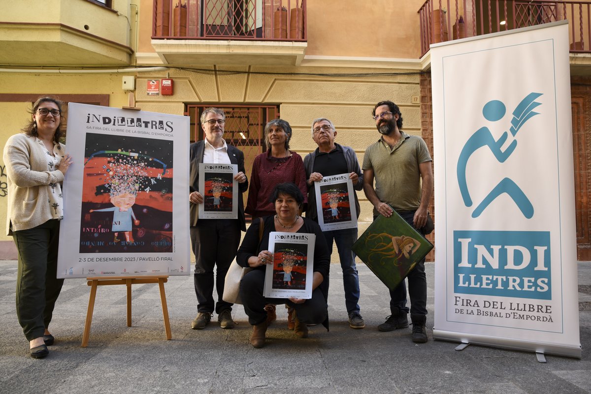 FiraIndilletres's tweet photo. Més d’una quarantena d’activitats, prop de 50 editorials i 180 metres d’aparador de llibres a la 6a fira Indilletres. Aquest matí hem presentat la nova edició i ja es poden descobrir tots els detalls: https://t.co/zJ4QTfQxIe #Indilletres #FiraIndilletres #LaBisbaldEmpordà https://t.co/WkpLB3lDwJ