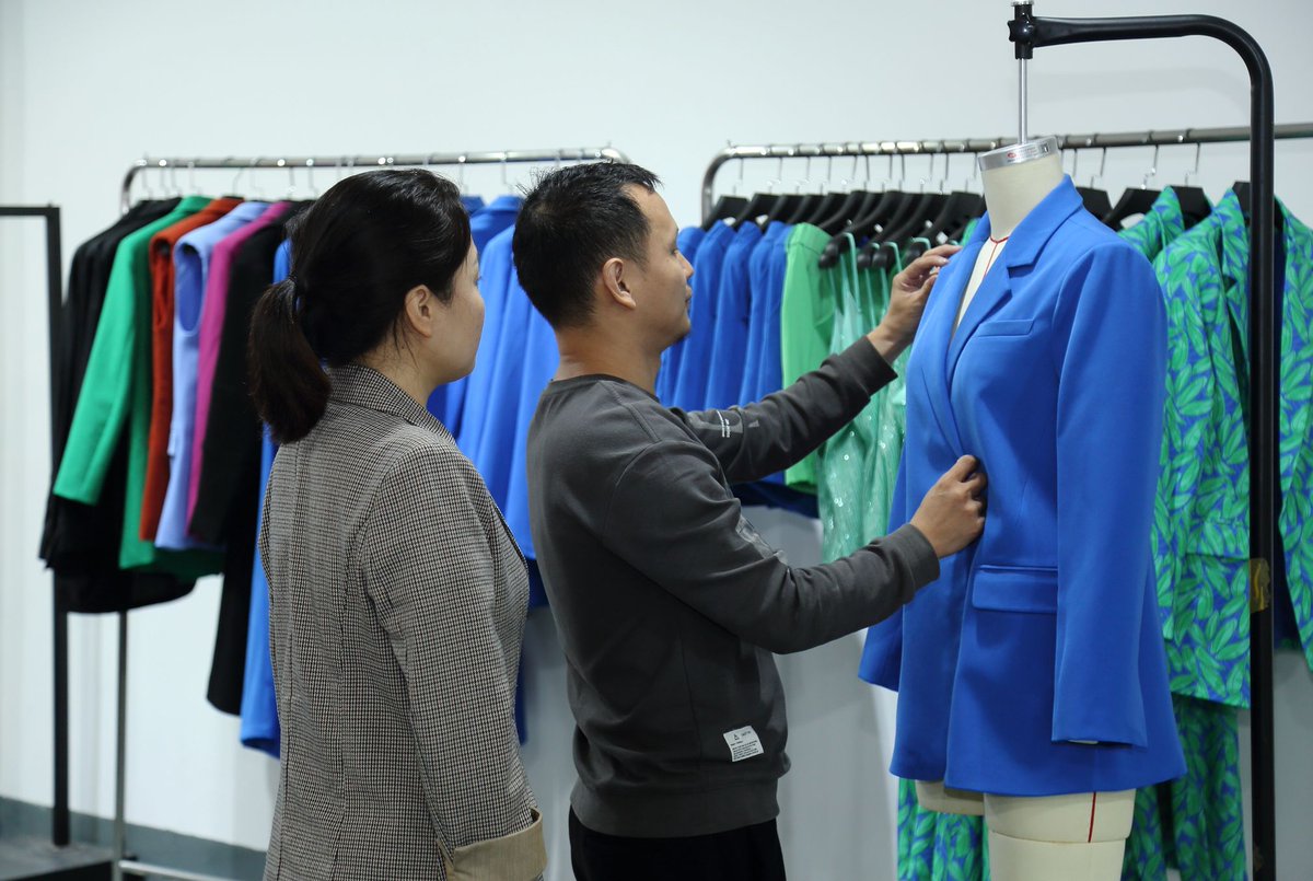 YunhuiGarment's tweet photo. Yunhui Garment specializes in offering high-end fabrics for blazer suits. With over 10 years of experience in suits manufacturing, we provide custom printing fabrics that meet your requirements.
#blazerfactory #customblazer #customjacket #blazersupplier #jacketfactory#jacket https://t.co/JLH4yRoddB