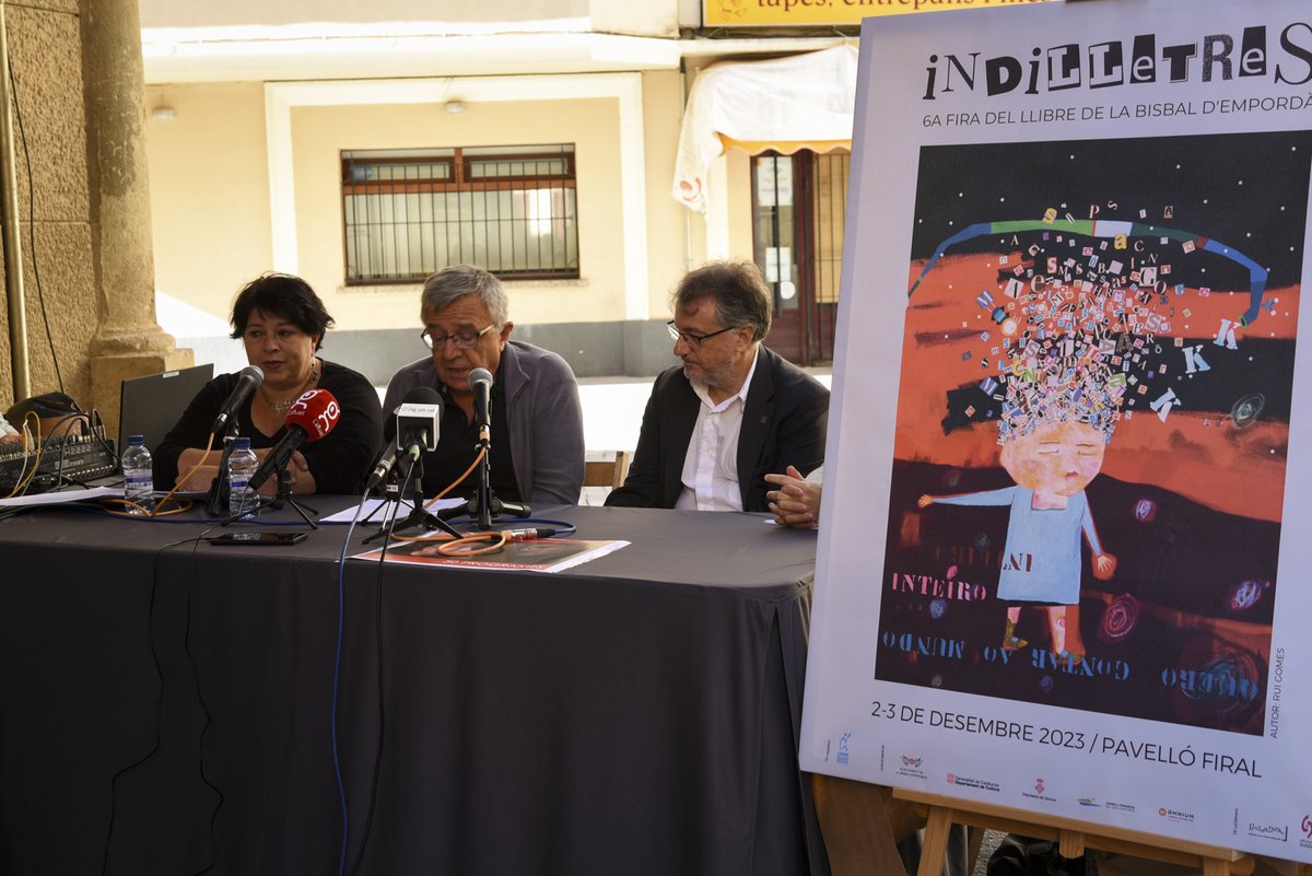 FiraIndilletres's tweet photo. Més d’una quarantena d’activitats, prop de 50 editorials i 180 metres d’aparador de llibres a la 6a fira Indilletres. Aquest matí hem presentat la nova edició i ja es poden descobrir tots els detalls: https://t.co/zJ4QTfQxIe #Indilletres #FiraIndilletres #LaBisbaldEmpordà https://t.co/WkpLB3lDwJ