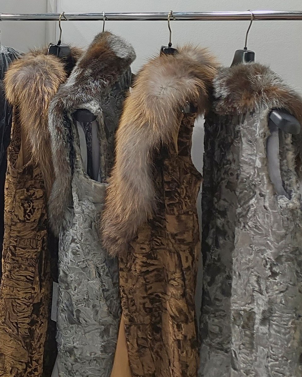 kastoriafurfair's tweet photo. Swakara/Karakul collections monopolizing interest and inspiring admiration.
25-27 April 2024
49th KASTORIA International Fur Fair
#kastoriafurfair #kastoriafurfair2024 #kastoria #furfair #kiff #fur #furfashion #fashion #tradefair #tradeevent
#swakara #karakul #fallfashion https://t.co/gb3DfrWWEu