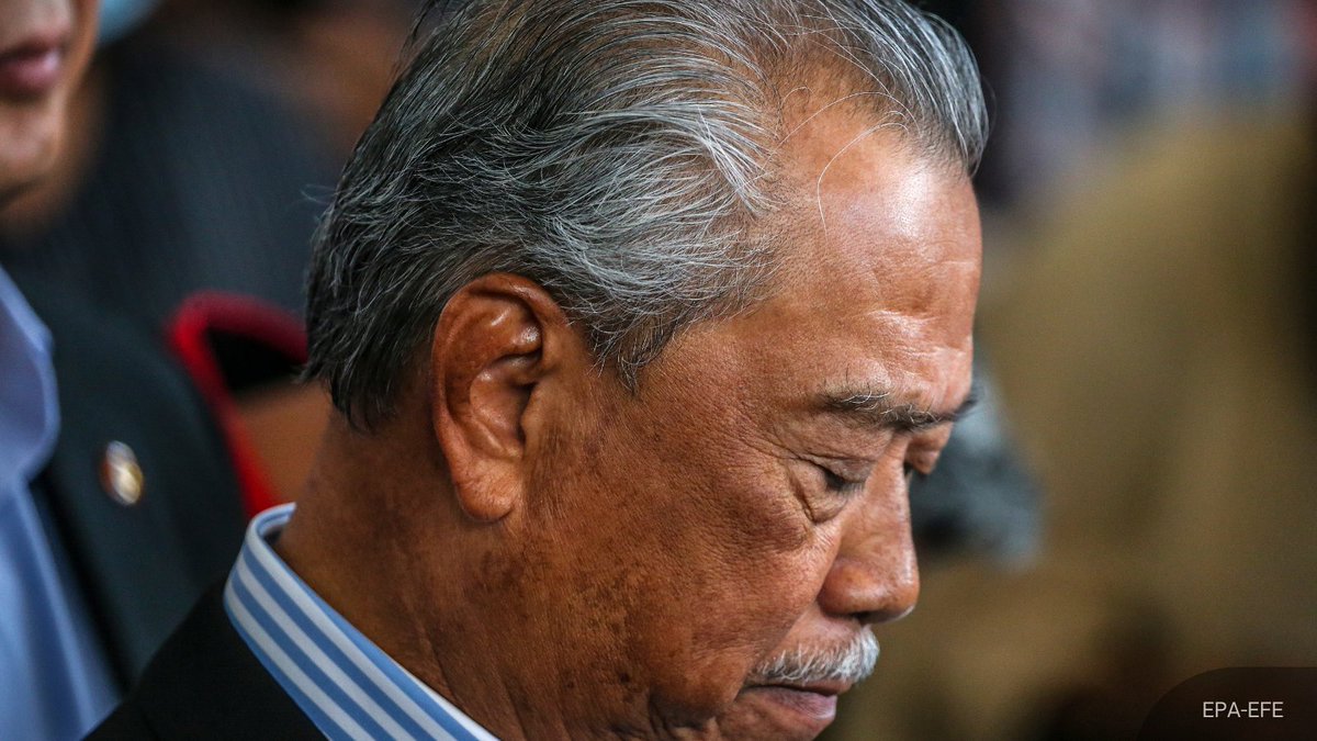 NewsBFM's tweet photo. 1, Former prime minister, Muhyiddin Yassin has filed an application for the unconditional release of his passport.

The Bersatu president reasons that he wants to spend vacation in the UK, citing that this has been a stressful year for himself and his family. https://t.co/YrtFb3r7zy