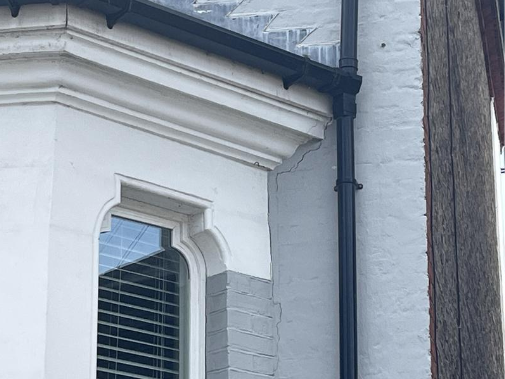 calsurv's tweet photo. Bays, bays, bays! Deflection, saturation, failed decorations, guttering issues, cracking, insufficient sub-floor ventilation... We'll help you understand what is of concern and what is normal!

#Survey #London #Victorian #Edwardian https://t.co/gXCqp6t4CV