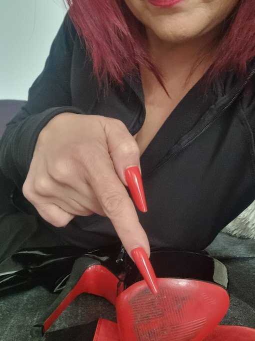 Your tongue should be here to wash my beautiful boots. https://t.co/kt7pQHmq8p