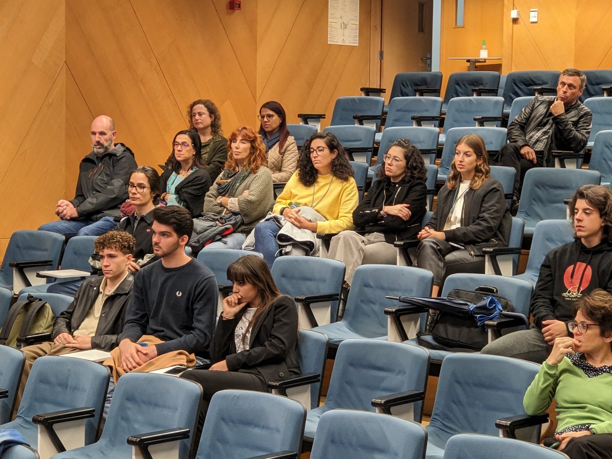 nfcastro's tweet photo. Apresentação da revista JUS, um projeto dos estudantes da @cienciasuminho para o mundo, pela Editora-em-Chefe Carla Fernandes. É um grande orgulho ver a forma impressionante como este projecto, já realidade, tem evoluído, com artigos a serem regularmente publicados. https://t.co/giI6NQEzFz