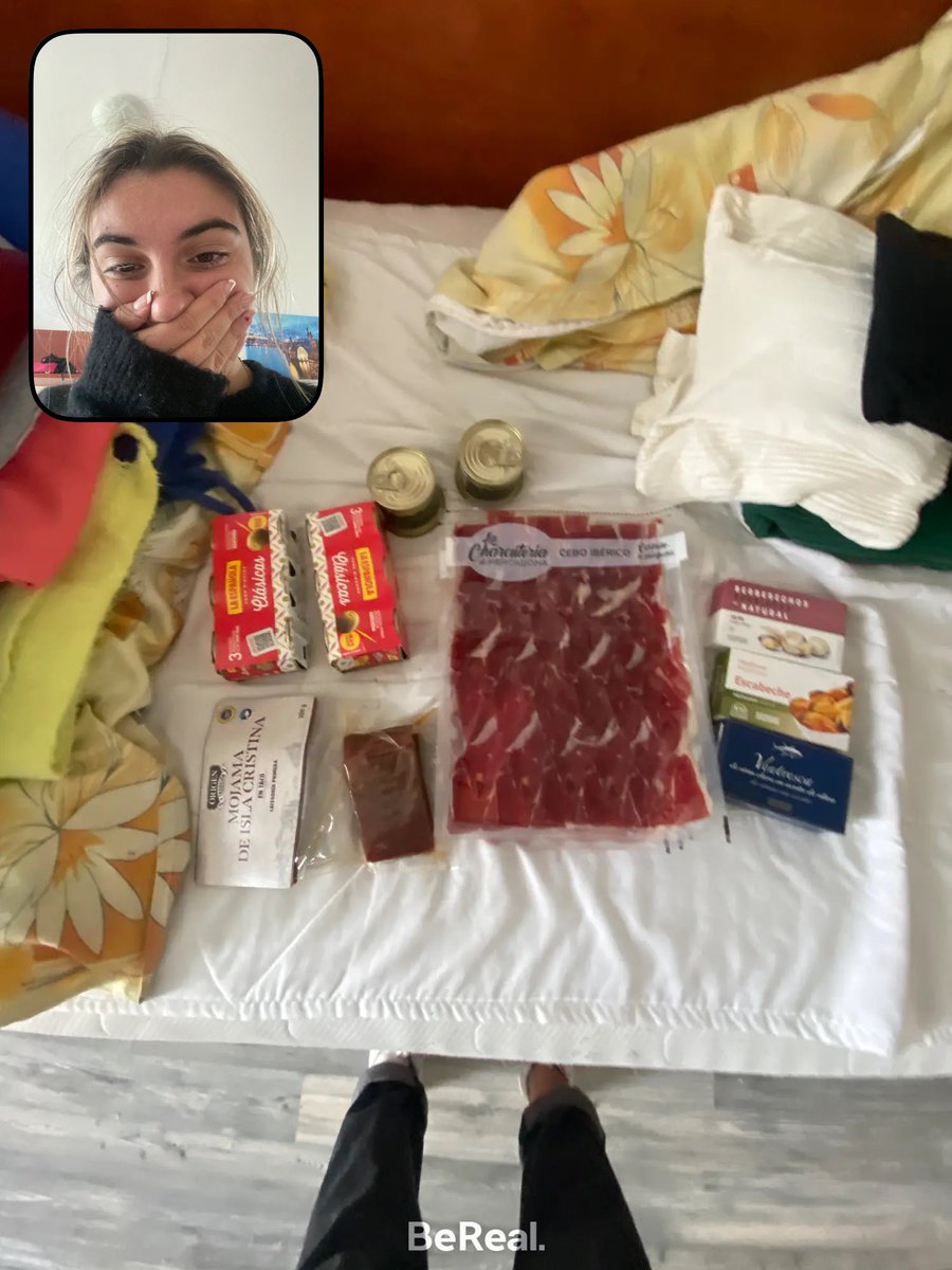 noahblancoo's tweet photo. estar de erasmus y que tus padres te manden comida española #RealestPersonOnEarth https://t.co/HmYkjWRVdL