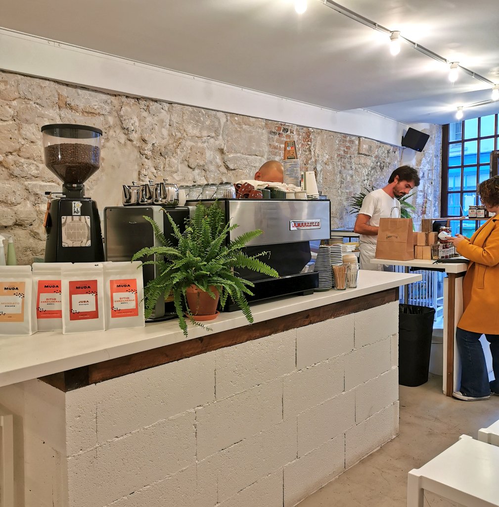 LesTasters's tweet image. Bravo à Farah &amp;amp; Thomas pour l'ouverture de leur 2e Chanceux ! Dans l'ex Circus. #sandwich chaud &amp;amp; froid, gâteaux, dessert, petit-déjeuner, goûter et bon café Muda #newtable #cafe #coffeeshop instagram.com/p/CylqGyRo2Py/…