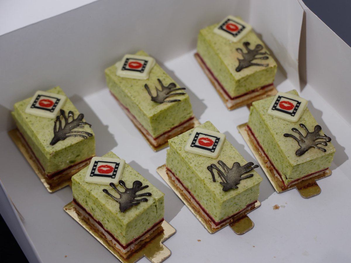 FECOSVA's tweet photo. 🎬💋🍰 La Asociación Provincial de Empresarios de Confitería de Valladolid, estrena el nuevo #PastelSeminci, que se convertirá en el postre oficial del festival. Más información y el detalle de las confiterías donde se puede adquirir 👉 https://t.co/dhA3Mn8q2B
#68Seminci ❤️ https://t.co/zgWP8Zp5aA