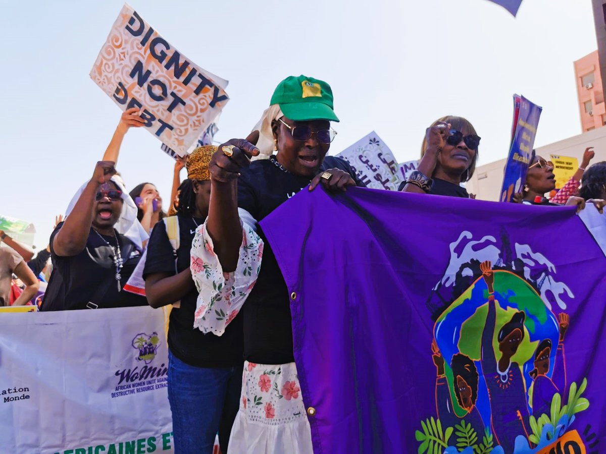 WoMin_Africa's tweet photo. #CounterSummit
African women on the frontline carry the heavy burden imposed not only by the disastrous consequences of financing from International Financial Institutions (IFI) such as the IMF, World Bank, & African Development Bank but also the load of debt reimbursement https://t.co/VsEdIKEvvF