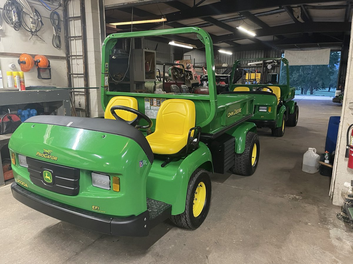 FrostyGolfPA's tweet photo. Topdressing greens this morning ahead of the rain thx to continued investment from our owner Dan. Two, new #ProGators from @FinchTurf have been a much needed upgrade to our equipment fleet and will be a huge asset moving forward. Thanks to @rhm1791 for the assist! Kody approves๐ https://t.co/cBriGjk4WW