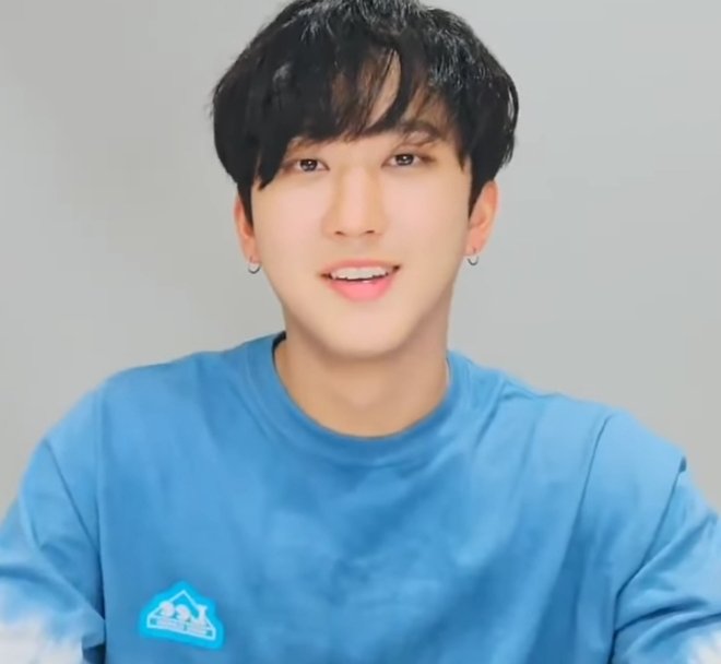 everychangbin's tweet photo. He looks so good in blue https://t.co/wTYEXt1ftF