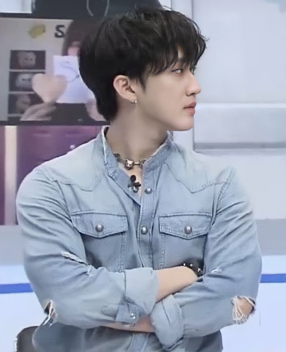 everychangbin's tweet photo. He looks so good in blue https://t.co/wTYEXt1ftF