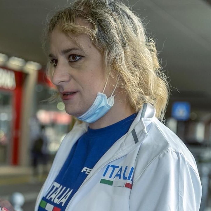 💐 Quarta serata di#usnexpo 2023!

• h. 18: sezione Fuori Concorso
• h. 19: 𝐏𝐥𝐚𝐲𝐨𝐮𝐭 | A. Toscano, F. Nacciareti, presenti gli autori
• h. 20: sezione In Concorso
• h. 20.30: 𝟓 𝐧𝐚𝐧𝐨𝐦𝐨𝐥𝐢 | M. Mensa, E. Mereghetti, presente la protagonista Valentina Petrillo