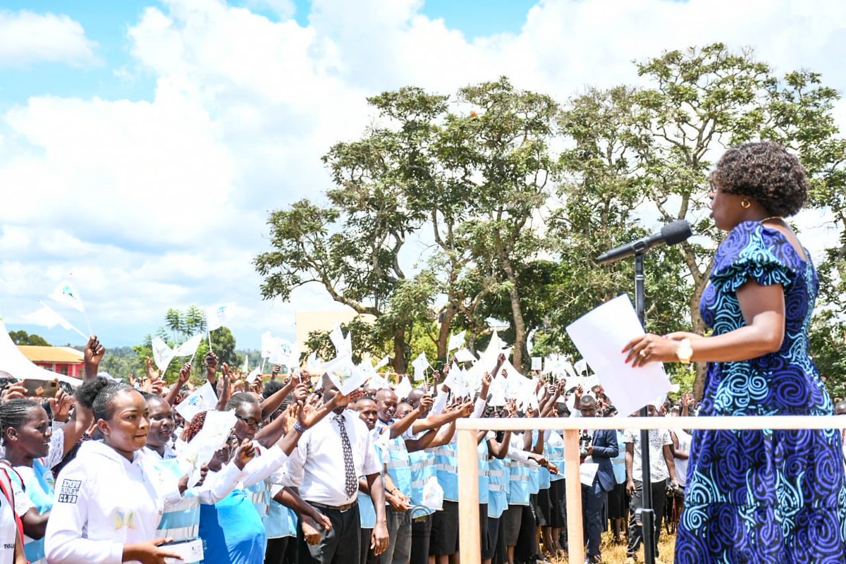 In partnership withNational Government and in support of UHC and BETA we have today commissioned 1600 Community Health Promoters ( CHP’s) in Embu County Thankyou ⁦@WilliamsRuto⁩ ⁦@KenyaGovernors⁩ @MOH_Kenya⁩