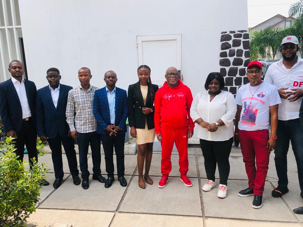 JoelMusenena's tweet photo. DELTA FORCE DE VK 

L'ECOLE DE LA SAGESSE ET DE L'EXPÉRIENCE MERCI À L'HONORABLE JEAN BAUDOIN MAYO MAMBEKE POUR LA DISPONIBILITÉ
MONT AMBA 2023 : TOUS DERRIÈRE JBM https://t.co/ZWtHbnr0Vm