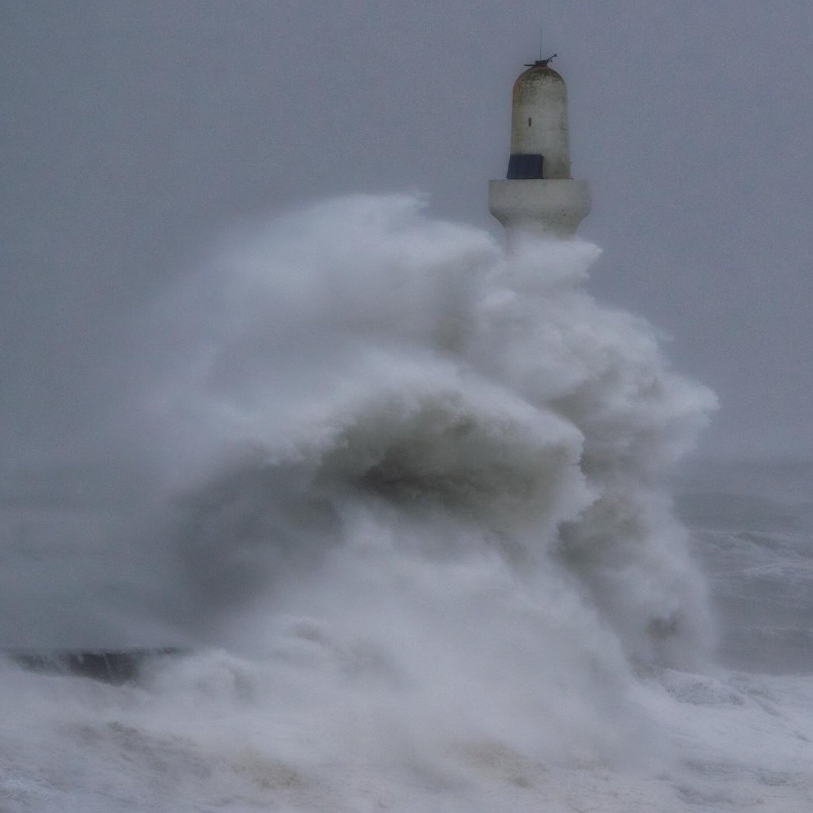 Storm Babet is causing a nuisance in the North East.
@natalieahood has captured it as well as ever, from the South Breakwater Pier at Greyhope Bay.

#aberdeen #aberdeenshire  #scotland #torry #greyhopebay #abdn  #beautifulabdn #southbreakwaterpier #northsea #stormbabet