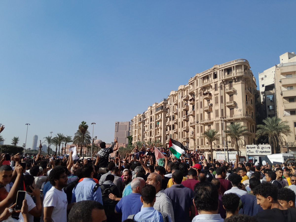 AhmadMoawed's tweet photo. من ميدان التحرير ... هنا غزة https://t.co/3vDoHRd6BU