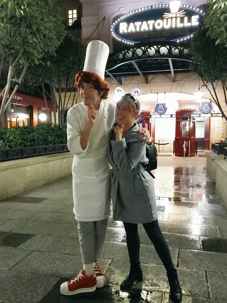 ViviFromFrance's tweet photo. .🎉 #DisneyCastLife "An evening of celebrations" yesterday night at @DisneylandParis 🎉
A beautiful event for #DLPCast to celebrate together the end of Disneyland Paris 30th anniversary! 🥳🤩
Also lots of meets & greets with characters we can't see often in the Parks... 👨🏻🍳🐀 https://t.co/RnxnDWEhfr